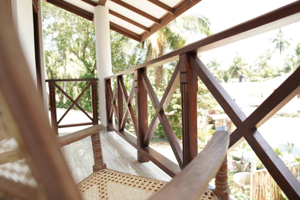 Surf Nest Hiriketiya Hotel Диквела Екстериор снимка