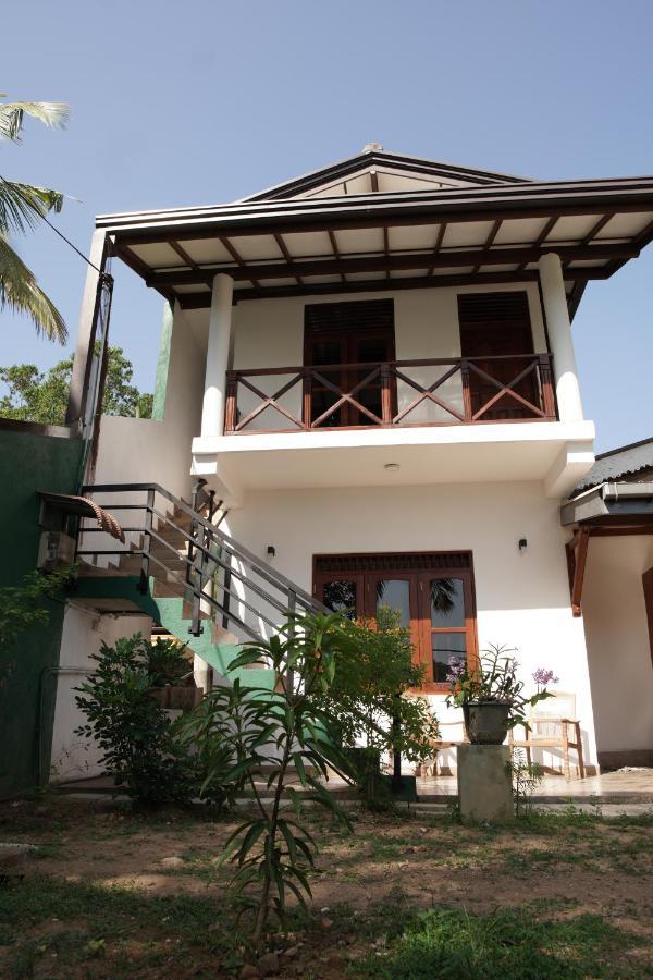 Surf Nest Hiriketiya Hotel Диквела Екстериор снимка