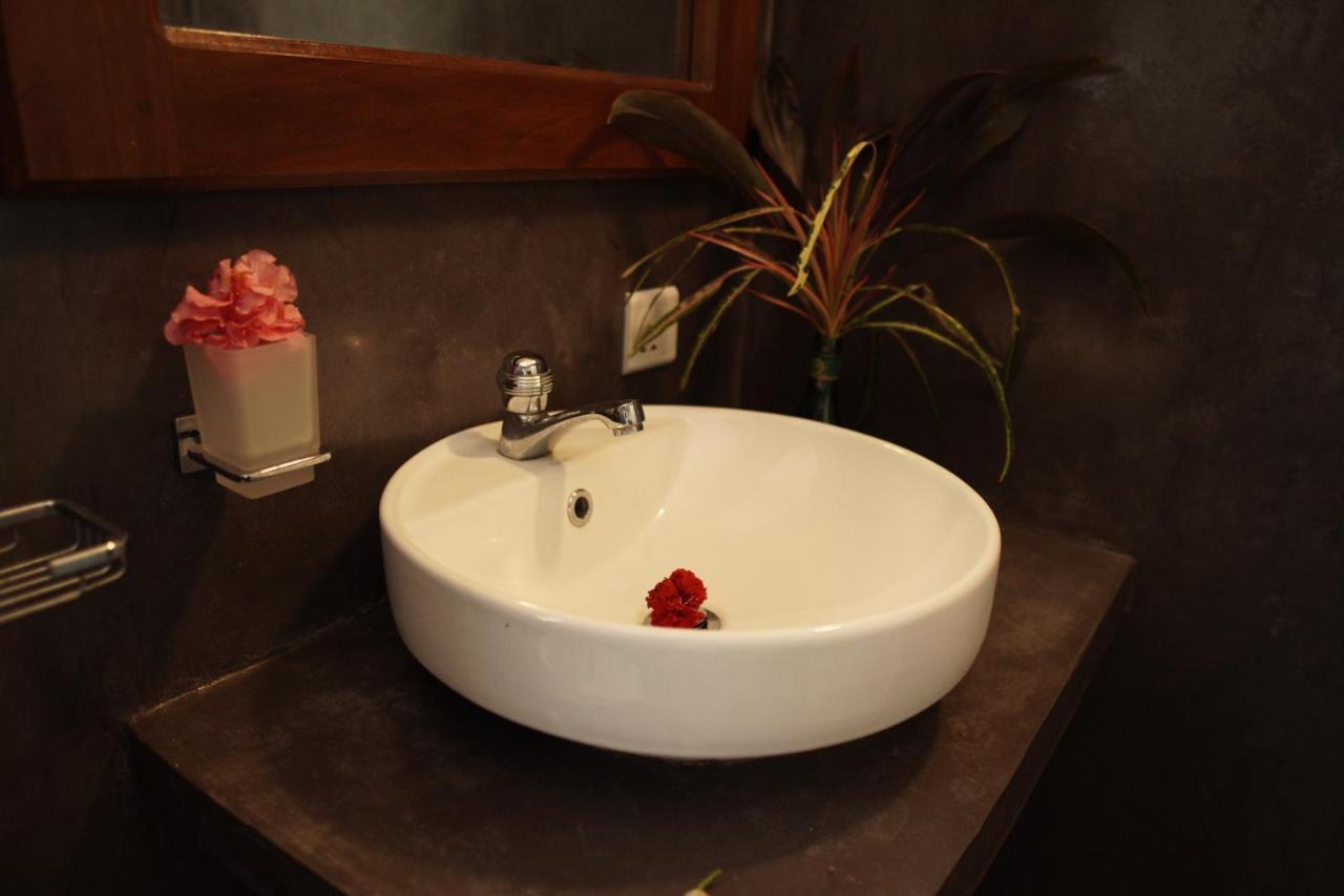 Surf Nest Hiriketiya Hotel Диквела Екстериор снимка