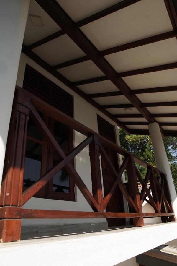 Surf Nest Hiriketiya Hotel Диквела Екстериор снимка