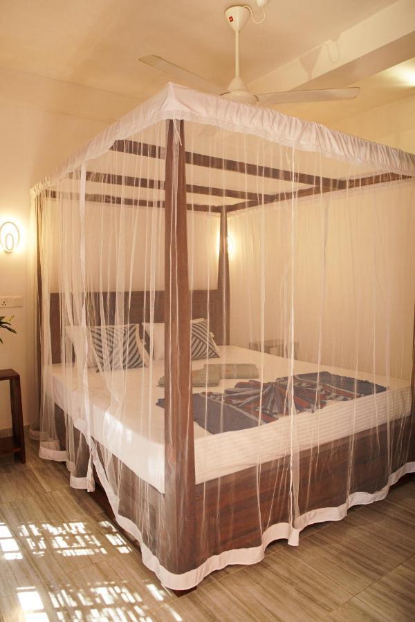 Surf Nest Hiriketiya Hotel Диквела Екстериор снимка