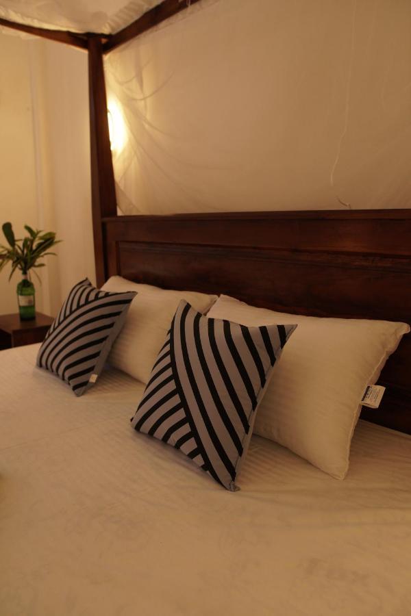 Surf Nest Hiriketiya Hotel Диквела Екстериор снимка
